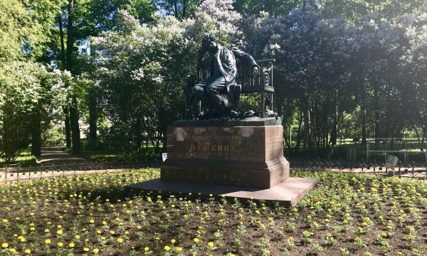Monument to the poet Alexander Pushkin